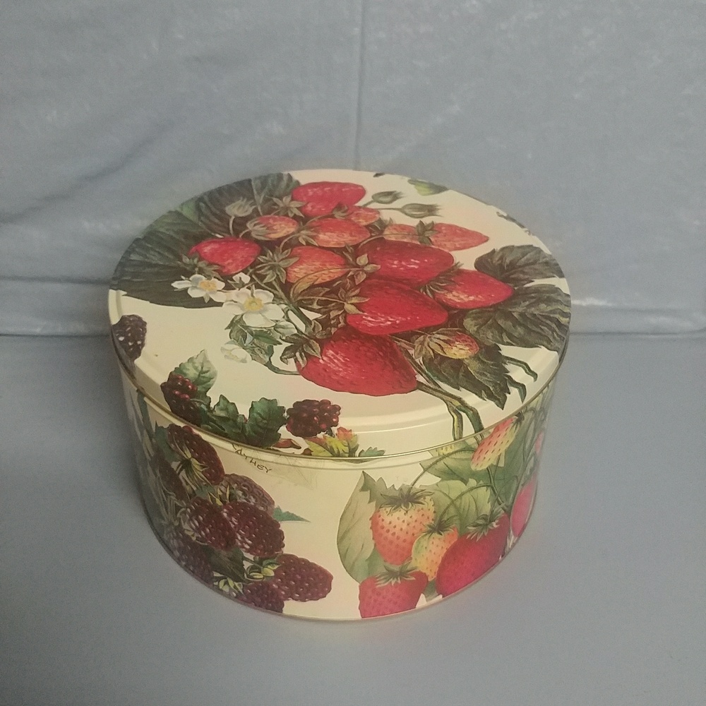 DEPT 56 Berries Medium Round Tin